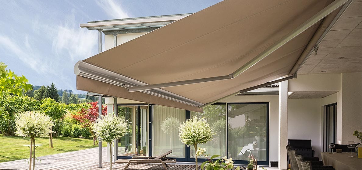 Open retractable awning